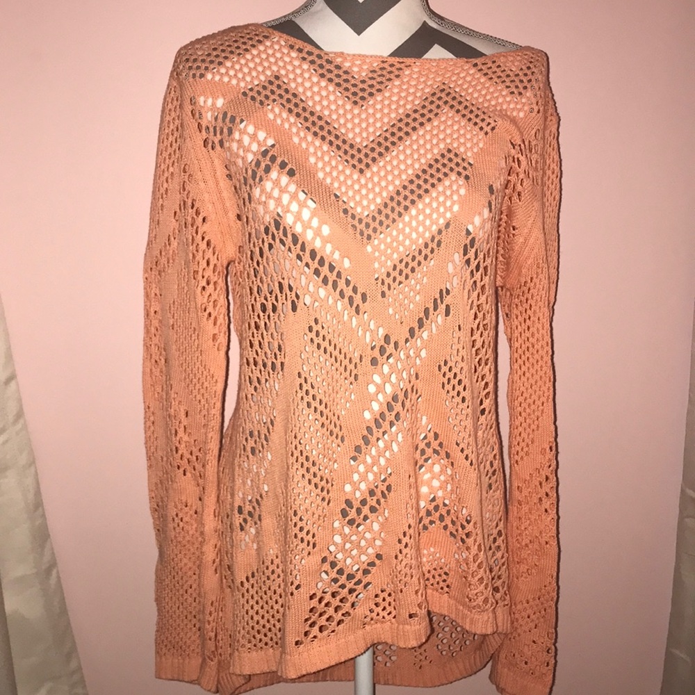 🌞Tunic top with cut outs 🌞